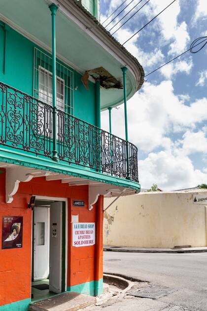 Colores vibrantes en Bridgetown.