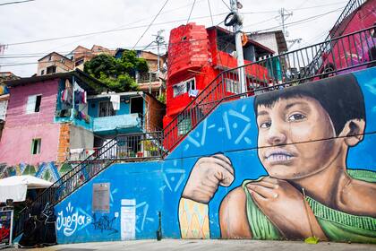 Colores y grafitis, una marca registrada de la transformación de la zona.