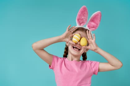 Coloridos y con forma, los huevos de Pascua que más les gustan cocinar a los chicos.