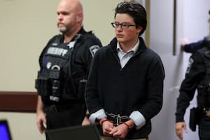 Desató una masacre en su escuela con el fusil de SWAT que le regaló su padre en Navidad