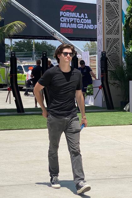 Colton Herta durante el Gran Premio de Miami; el piloto compartió información en el garaje de McLaren