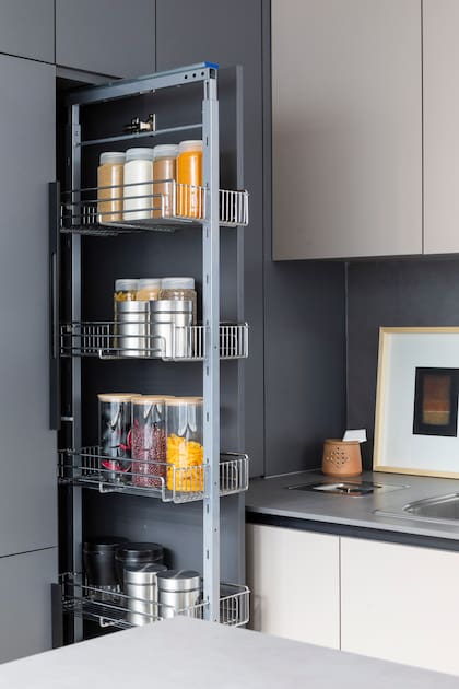 Columna extraíble (Häfele) con contenedores