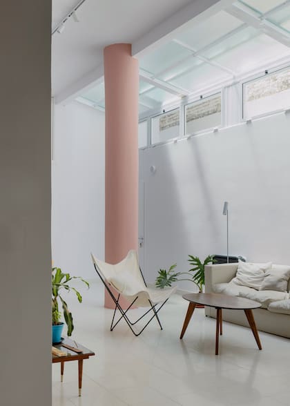 Columna pintada en ‘Fulgor Africano’ (Alba).