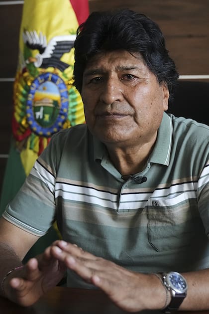 Columnas afines al exmandatario llegan a La Paz y se suman a las movilizaciones que exigen la renuncia de Rodrigo Paz