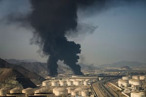 Por qué los Emiratos son el único país del Golfo Pérsico al que Irán sigue atacando