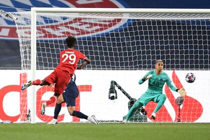 Coman ya cabeceó, Navas no podrá atajar