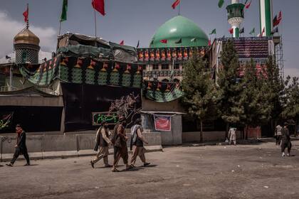 Combatientes talibanes en Kabul, Afganistán, el jueves. Sus líderes utilizaron las redes sociales para asegurarse de que el personal de seguridad afgano viera sus éxitos en el campo de batalla