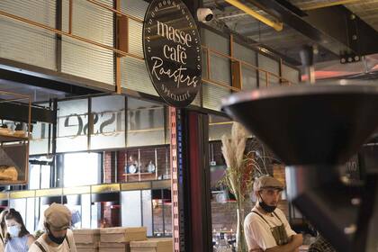 Combina todos los aspectos que hacen a una buena cafetería: boulangerie, café de especialidad y pâtisserie.