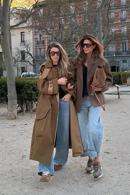Combinadas hasta en los accesorios, Juliana y su hija mayor, Valentina Barbier, en Madrid