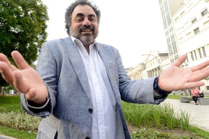 Comediante éxito del momento, Roberto Moldavsky despliega su humor en un monólogo que va desde sus conflictos personales a temas de actualidad general