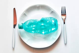 ¿Por qué comemos 5 gramos, el equivalente a una tarjeta de crédito, por semana?