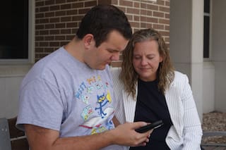 Comentarios de Trump sobre autismo generan ira y esperanza entre personas autistas y sus familias