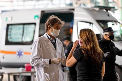 Francisco D´Angelo, director de Sanidad de la PSA, junto a Cecilia Rodríguez
