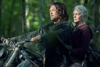 Daryl y Carol sueñan con dejar todo atrás para no sufrir más