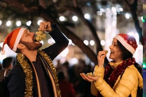 Comer doce uvas al ritmo de las doce campanadas que indican el año nuevo es una costumbre que viene de España
