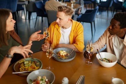 Comer un refrigerio con fibra y proteína antes de la salida previene el hambre excesiva