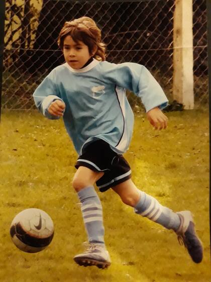Comesaña a los 9 años, jugando al fútbol para el club San Isidro de Mar del Plata