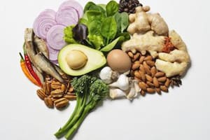 La vitamina que ayuda a mantener joven el cerebro y en qué alimentos se encuentra