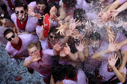 El Chupinazo es el acto del lanzamiento del cohete que anuncia el inicio de los Sanfermines