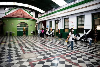 El gobierno porteño abrirá 16 escuelas para poner en marcha los Centros de Acompañamiento a las Trayectorias Escolares (CATE) para aquellos alumnos que vieron más afectado su aprendizaje