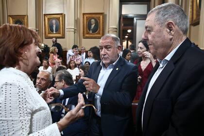 Comisión en senado por ficha limpia.