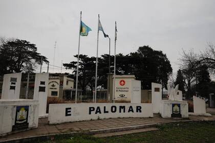 Como afectó el cierre del Aeropuerto de El Palomar a los comerciantes de la zona. Marcos Ertini (52), Agustín Ruiz Díaz (25 churrería), Fabián Ponte (55 tren San Martín), Jorge Pozzebon (72 taxista), Iván Cardozo (27 kiosquero).