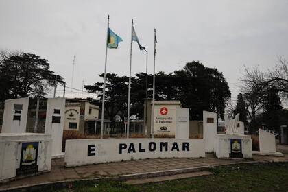 Como afectó el cierre del Aeropuerto de El Palomar a los comerciantes de la zona. Marcos Ertini (52), Agustín Ruiz Díaz (25 churrería),  Fabián Ponte (55 tren San Martín),  Jorge Pozzebon (72 taxista),  Iván Cardozo (27 kiosquero).