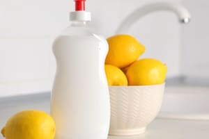 Cómo aprovechar limón y detergente para un hogar más limpio y brillante