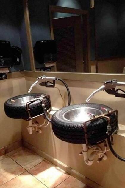 Cómo aprovechar neumáticos en desuso en un baño