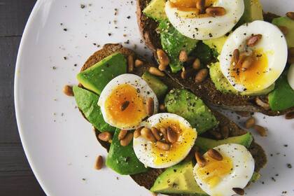 Cómo aumentar la masa muscular comiendo cuatro huevos a diario