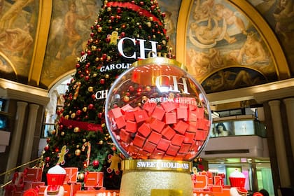 Como celebración que trascendió las barreras de lo religioso, la Navidad se impone en el mundo con su impronta alegre y festiva. La historia detrás de los rituales y el lugar perfecto donde vivir en Buenos Aires este espíritu decembrino.