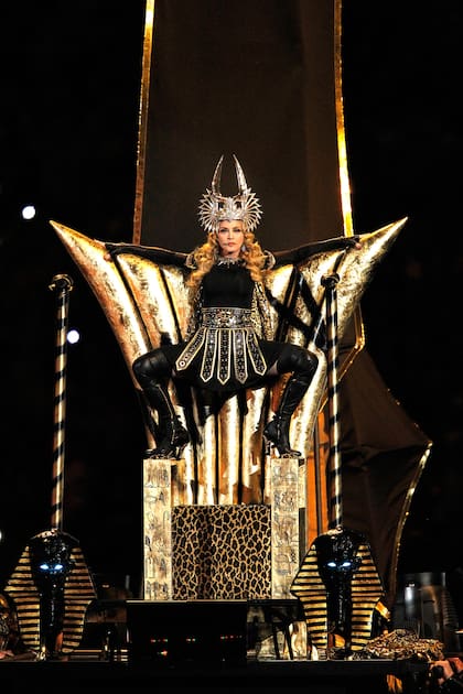 Como Cleopatra entrando en Roma: Madonna se coronó como reina y llevó un gran despliegue al Super Bowl