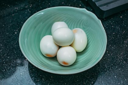 Cómo cocinar un huevo duro perfecto, sin que se dañe la cáscara