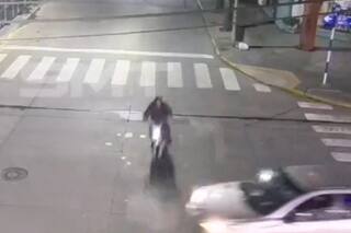 Un motociclista murió atropellado por un auto
