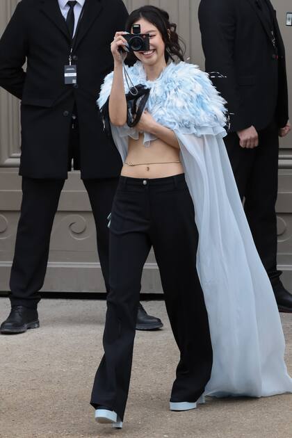 Como embajadora de la colección de joyas Coco Crush, la cantante y
rapera surcoreana Jennie Kim no podía faltar en el front row de Chanel