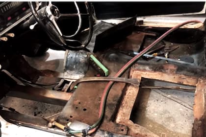 Como en Illinois el clima es muy húmedo y suele nevar, los pisos de este ejemplar de 58 años estaban “bastante mal”, así que debieron ser reemplazarlos