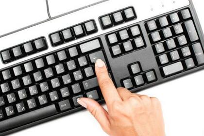 Como en la grafología, el uso del teclado también puede revelar el comportamiento y rasgos característicos de una persona