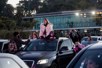 Como en todo recital, en el autoconcierto de Coti no faltaron los celulares
