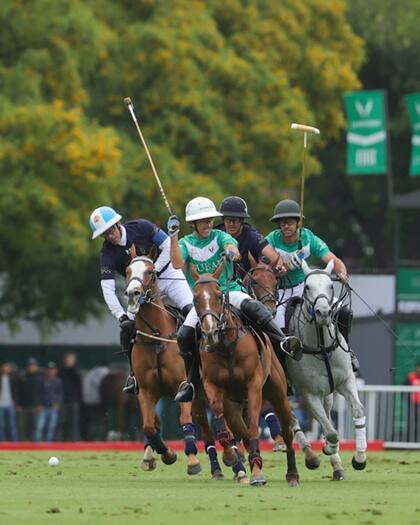 Como entre 2003 y 2010, defendiendo frente a Adolfo Cambiaso y La Dolfina: Pablo Mac Donough y Facundo Pieres ahora son de La Natividad e hicieron sus aportes para que el club de Cañuelas recuperara la gloria del Argentino Abierto.