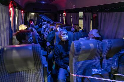 Cómo es la repatriación de argentinos a bordo del avión Hércules de la Fuerza Aérea Argentina