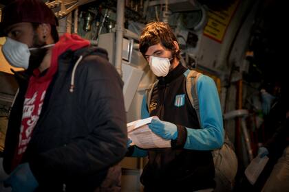 Cómo es la repatriación de argentinos a bordo del avión Hércules de la Fuerza Aérea Argentina