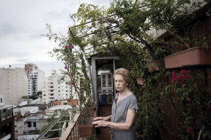 Como escritora observadora y detallista, Uhart mostraba un profundo aprecio por el mundo que la rodeaba, incluyendo la flora y la fauna. En su prosa, a menudo incluía descripciones precisas y evocadoras de los paisajes, los animales y las plantas que encontraba en sus viajes y experiencias.