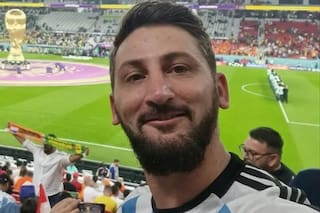 La vida del “otro Messi”: hace dos años tocó el cielo con las manos y ahora sigue vendiendo sahumerios