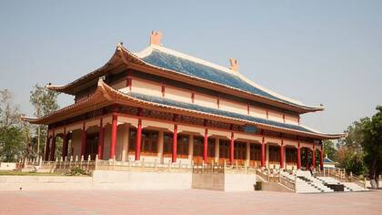 Un templo moderno que conmemora la visita del monje budista chino Xuanzang, quien estudió y enseñó en Nalanda en el siglo VII.