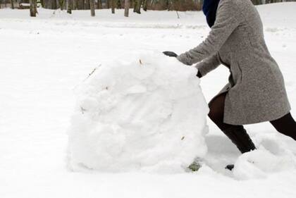 Cómo funcionan los métodos "avalancha" y "bola de nieve" para pagar tus deudas