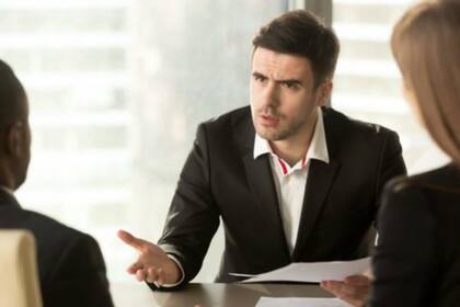 Como gerente, debes asegurarte de no callar agresivamente a tus empleados, recomienda Gary Hoffman