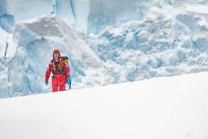 "Como guía de expedición, vivimos mayormente a bordo del buque, que funciona como un verdadero hotel en medio del hielo".