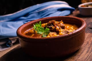 Cocineros argentinos revelan los secretos del locro: "Paciencia y dedicación"