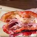Así es la receta viral del sándwich de morrón para reemplazar las harinas
