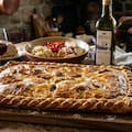 Chefs españoles se plantan: “No hay reemplazo para el atún en la empanada gallega”